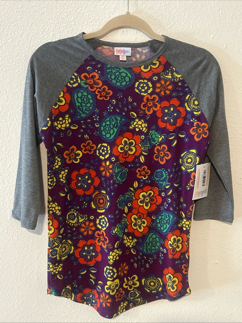 LuLaRoe Randy T *NWT XS! Grey 3/4 Sleeves, Floral Print Body!  Raglan Style!